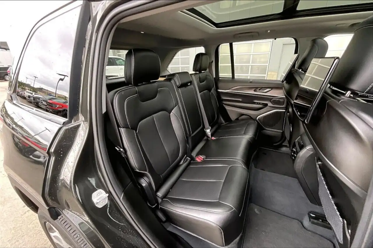 Jeep Grand Cherokee - Image 22