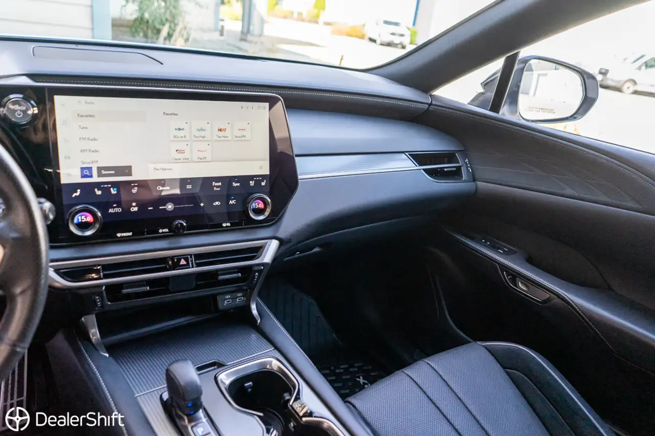 Lexus RX - Image 16