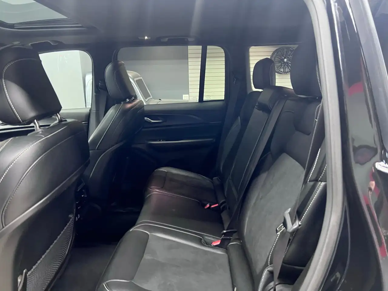Jeep Grand Cherokee - Image 32