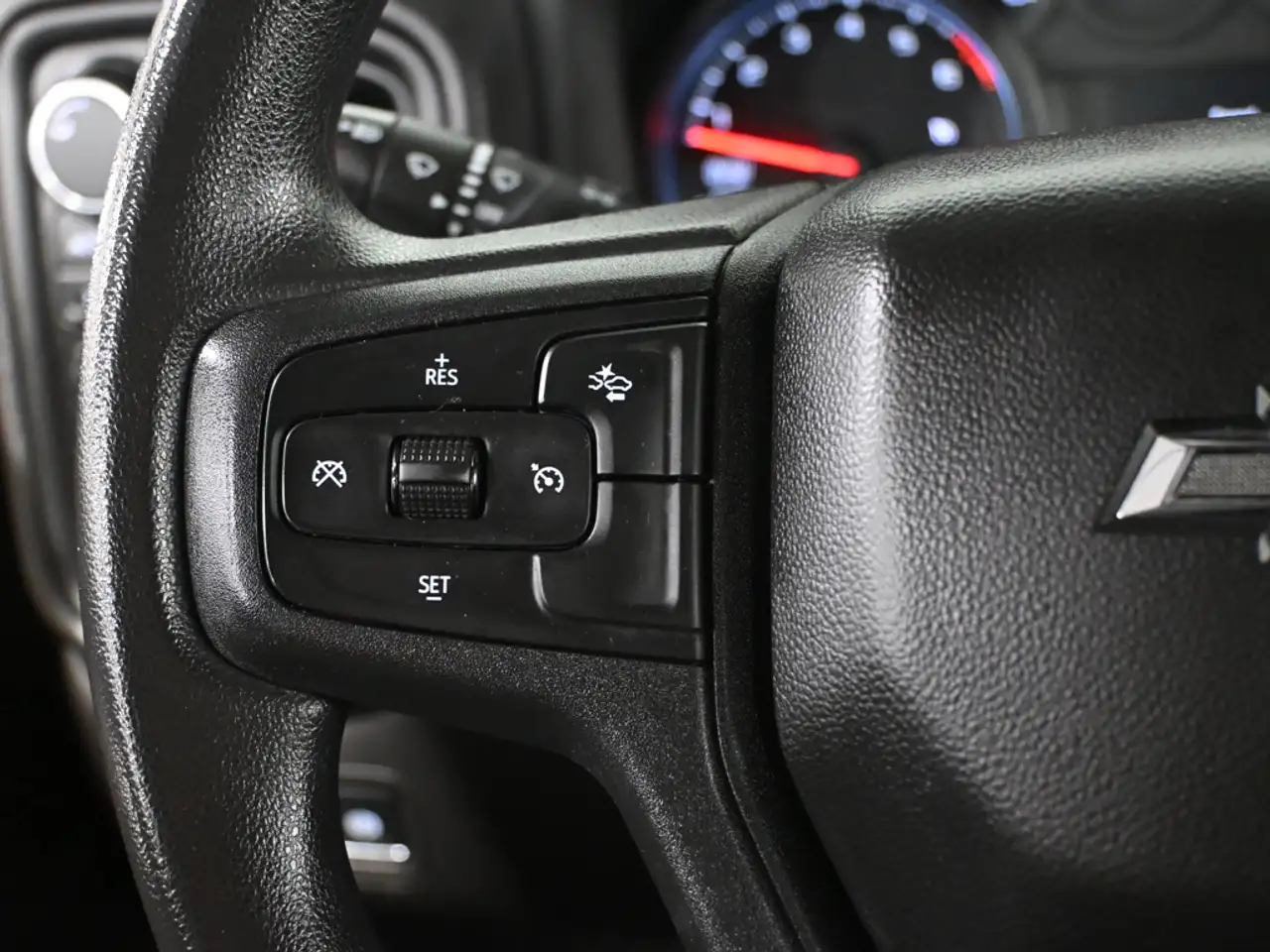 Chevrolet Silverado 1500 - Image 14