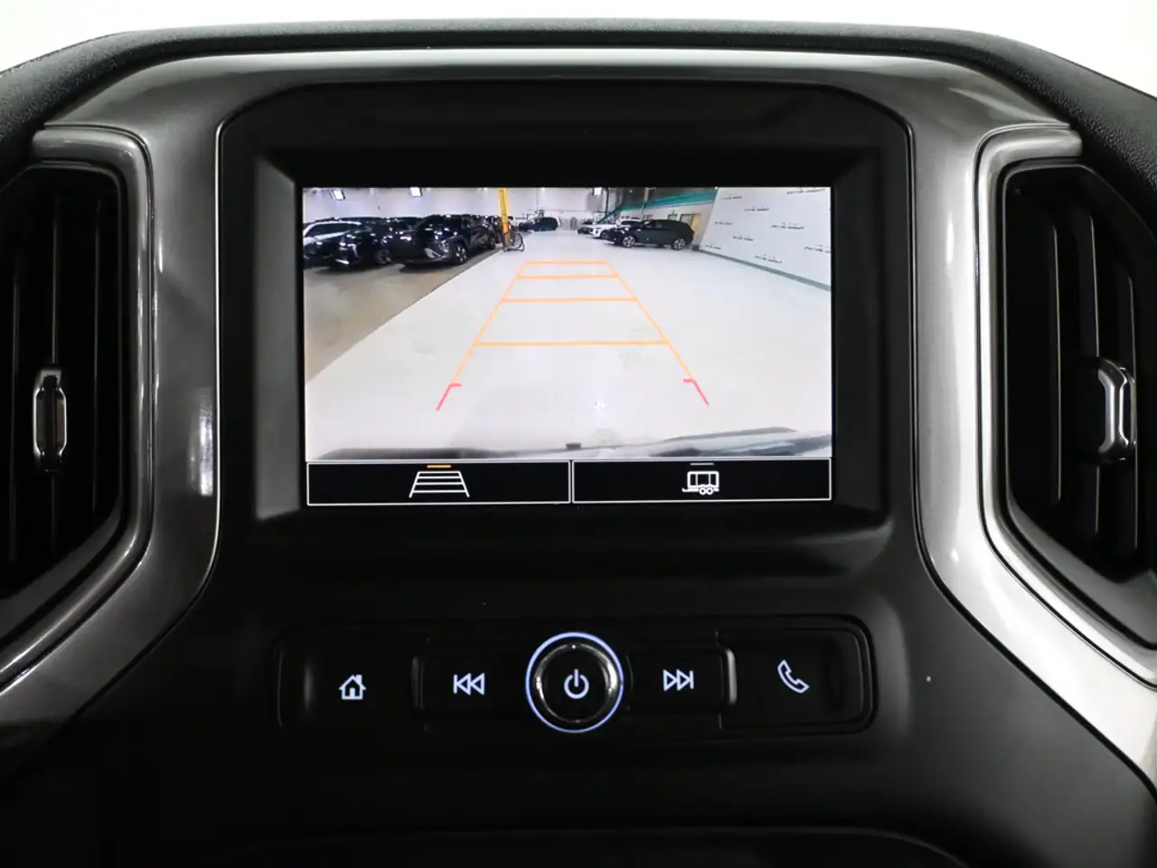 Chevrolet Silverado 1500 - Image 18