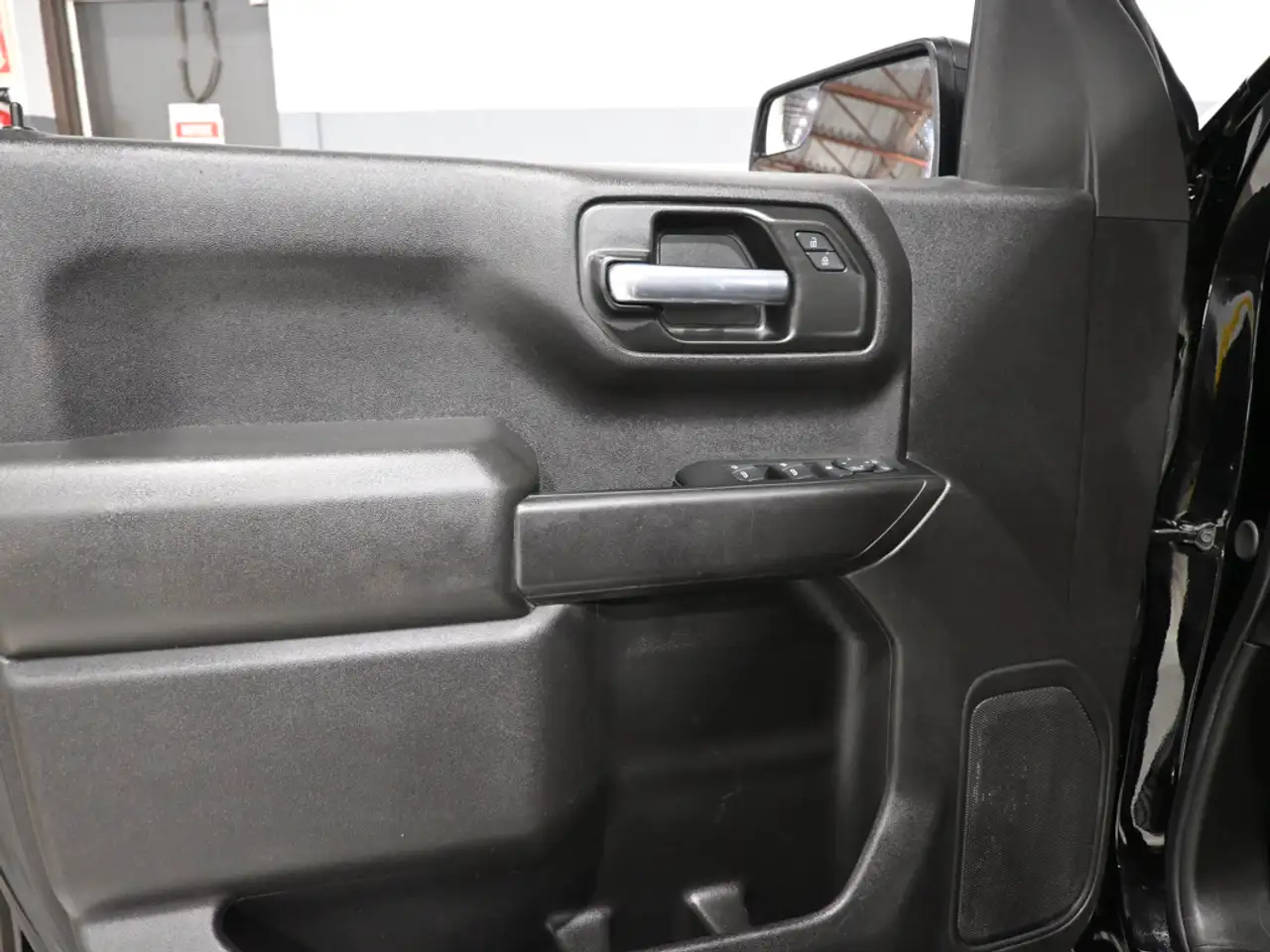 Chevrolet Silverado 1500 - Image 11