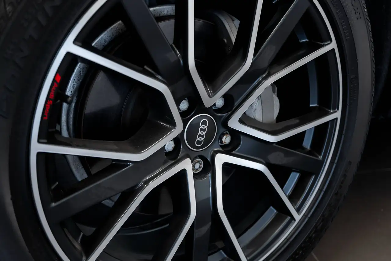 Audi Q5 - Image 8