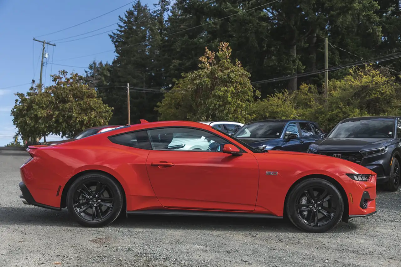 Ford Mustang - Image 10