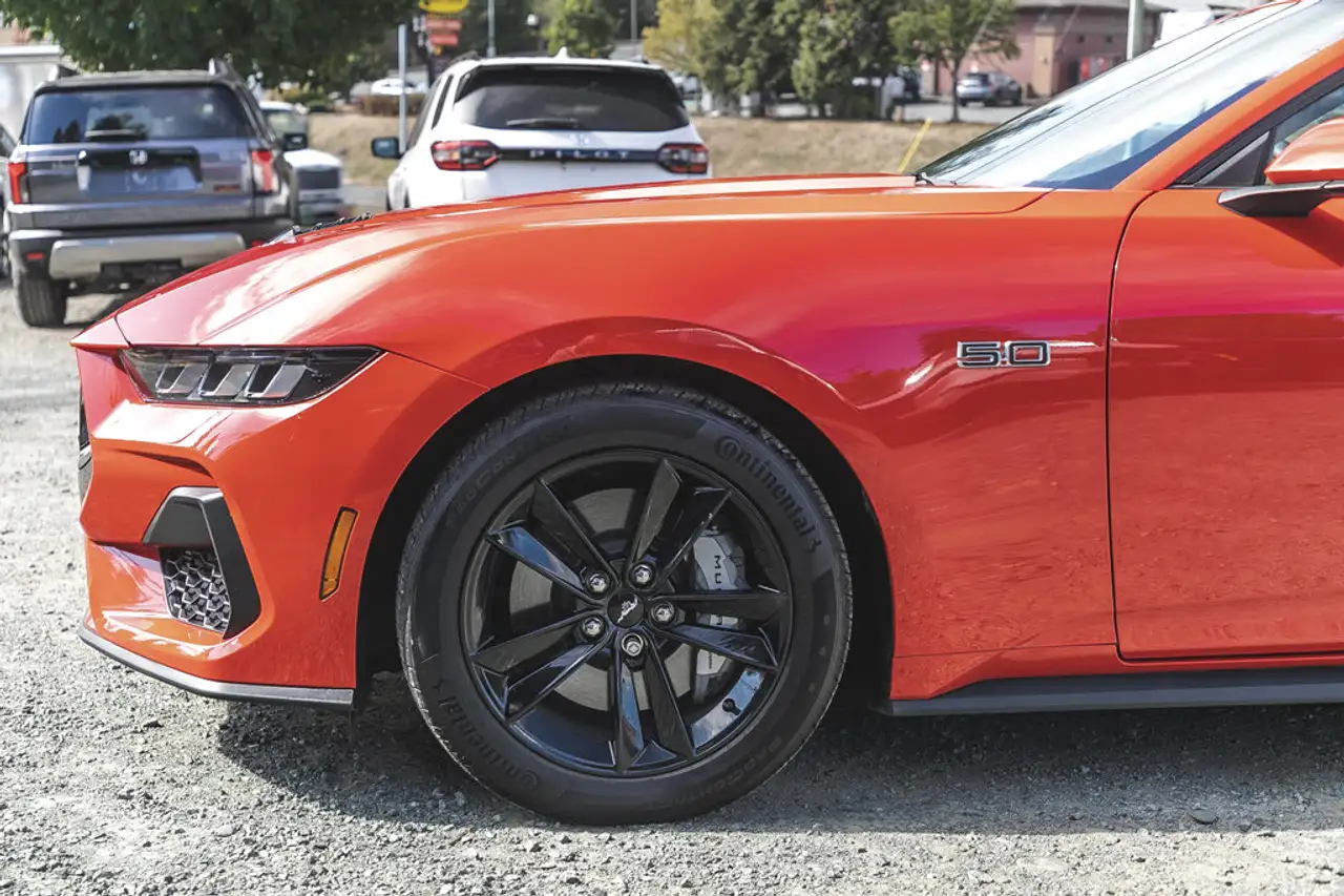 Ford Mustang - Image 4