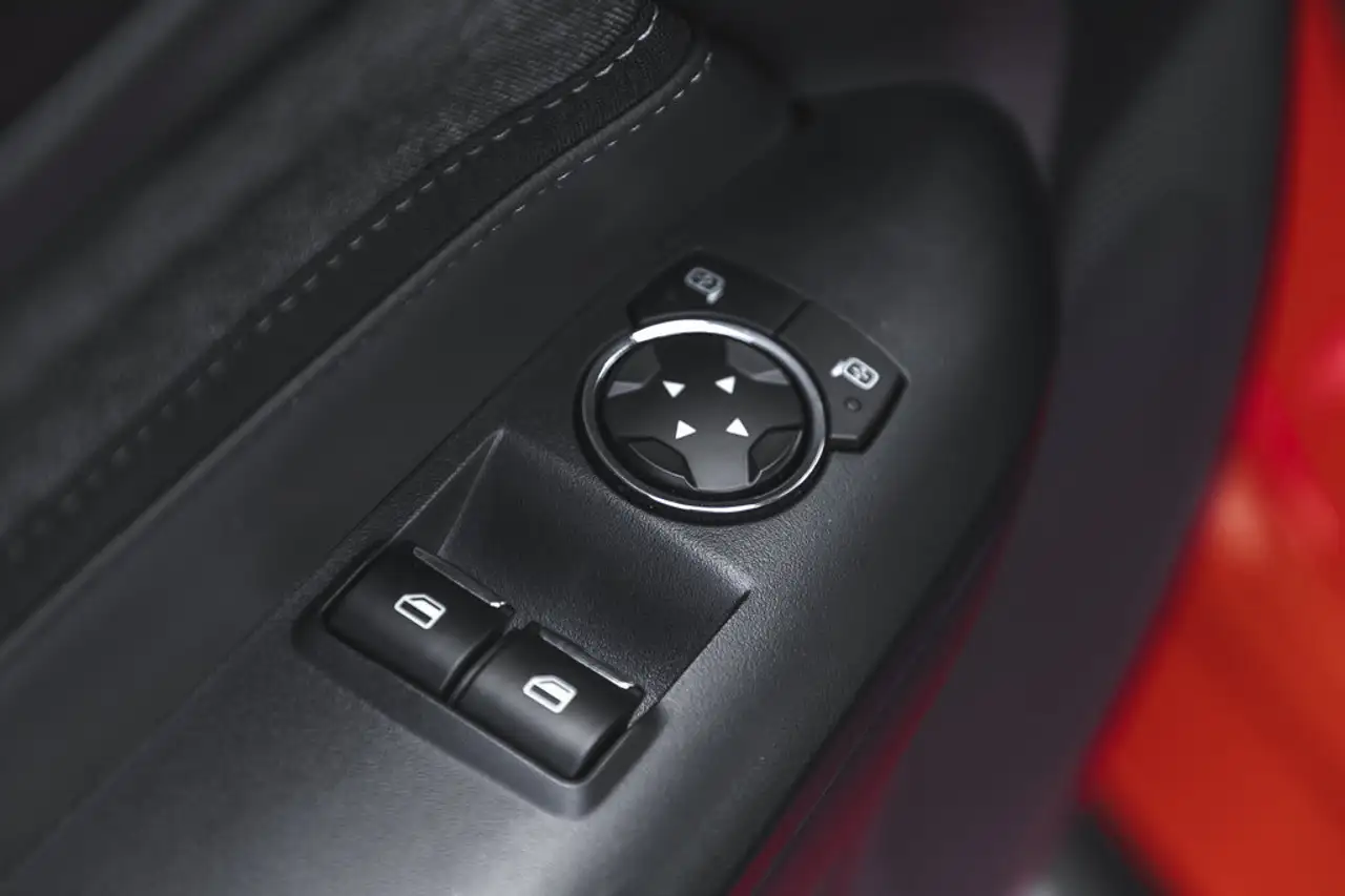 Ford Mustang - Image 20