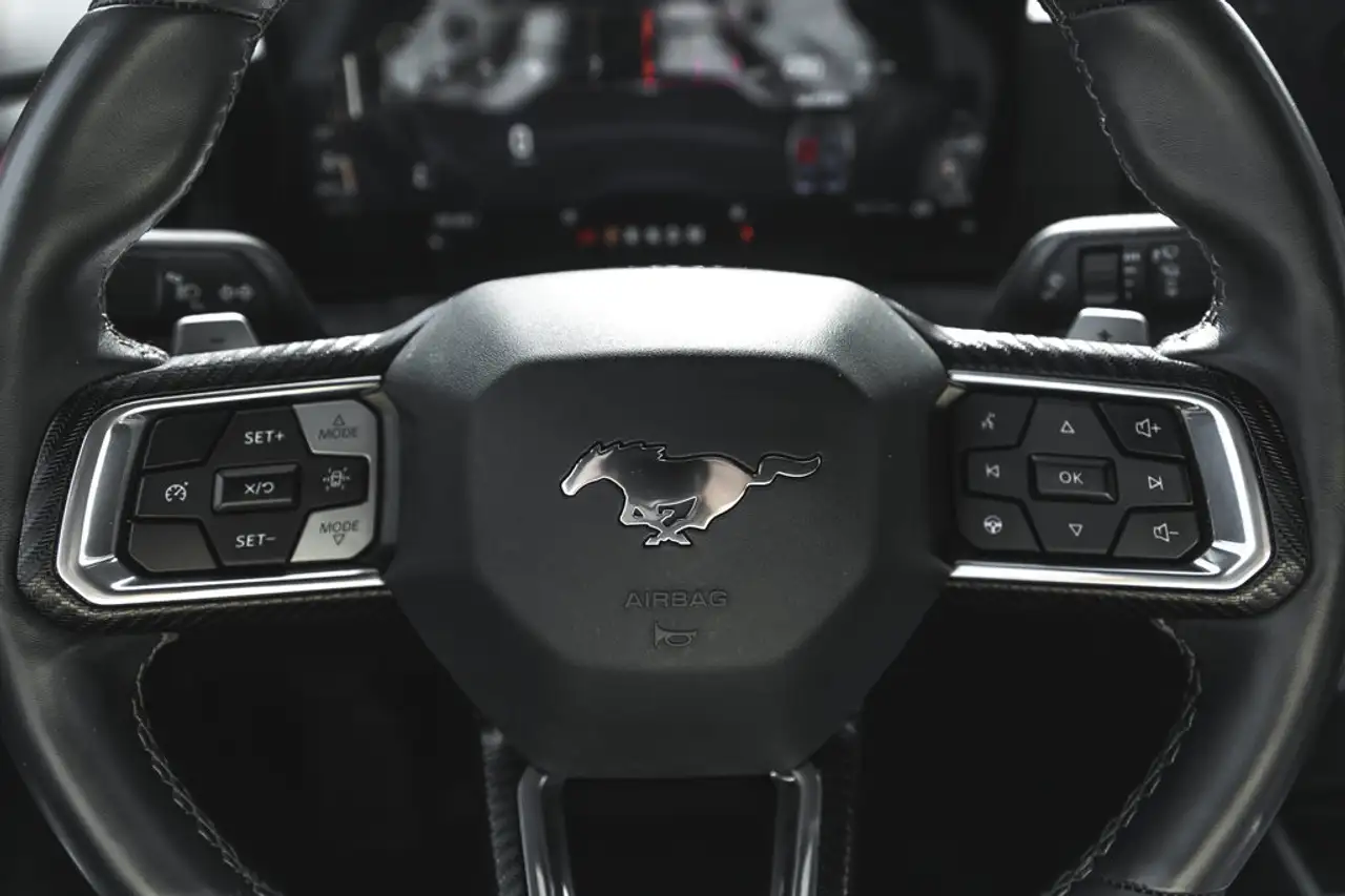 Ford Mustang - Image 35