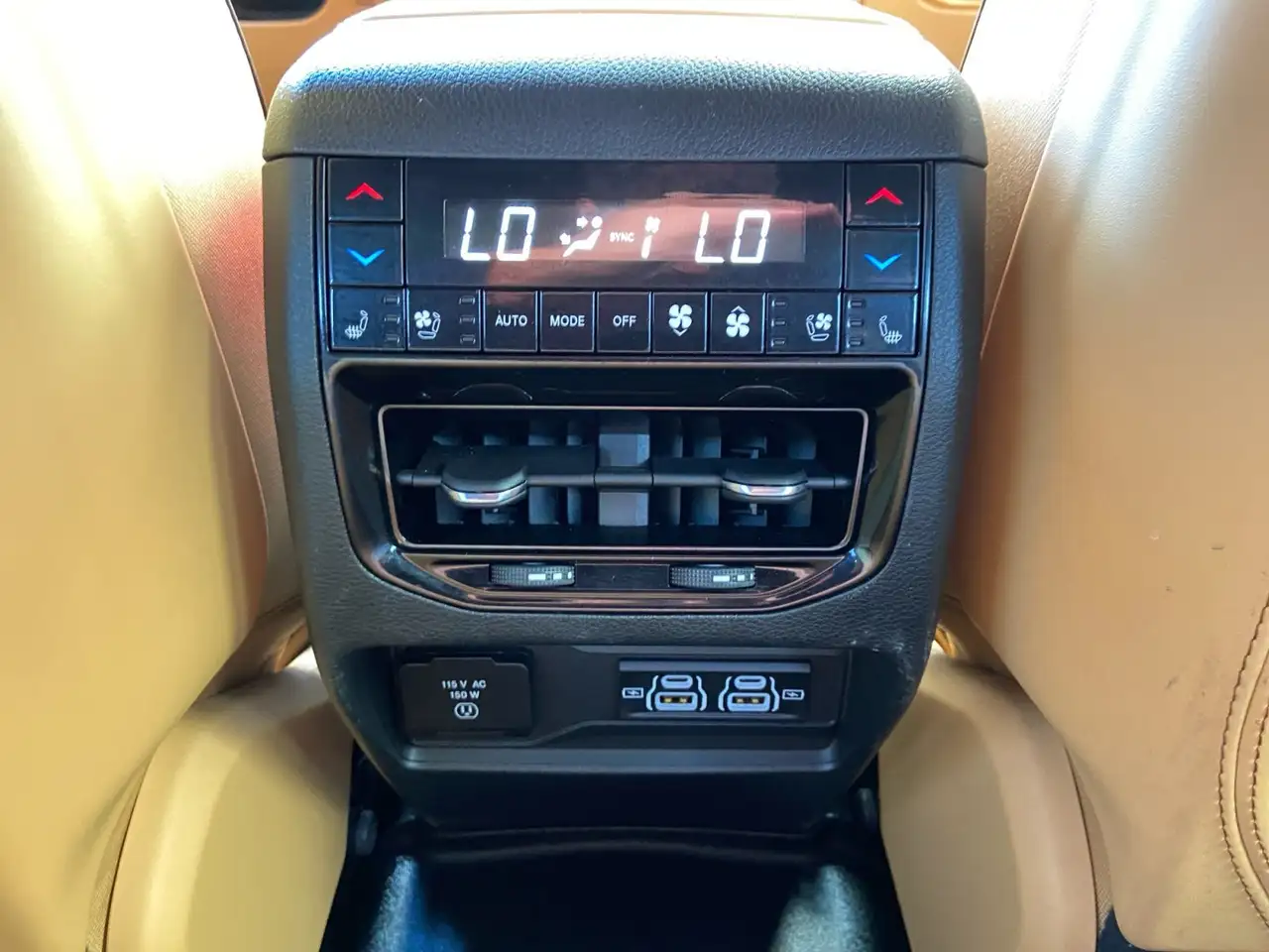 Jeep Grand Cherokee - Image 27