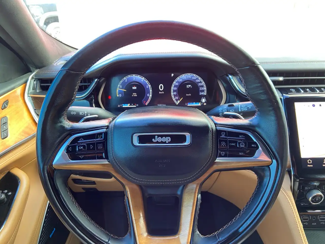 Jeep Grand Cherokee - Image 15