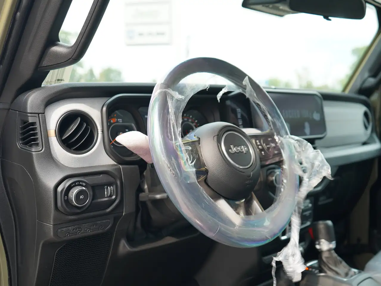 Jeep Wrangler - Image 11