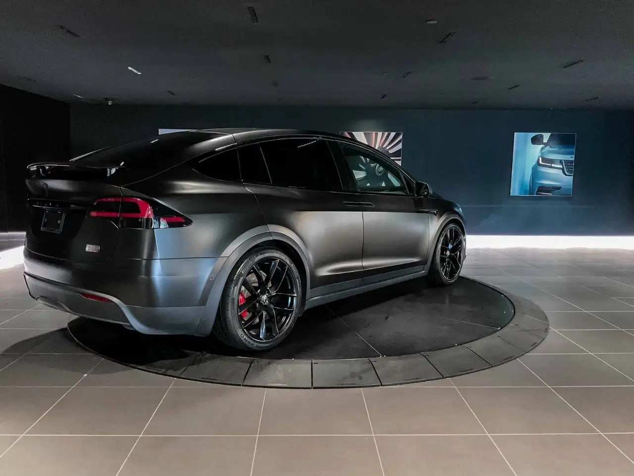 Tesla Model X - Image 8