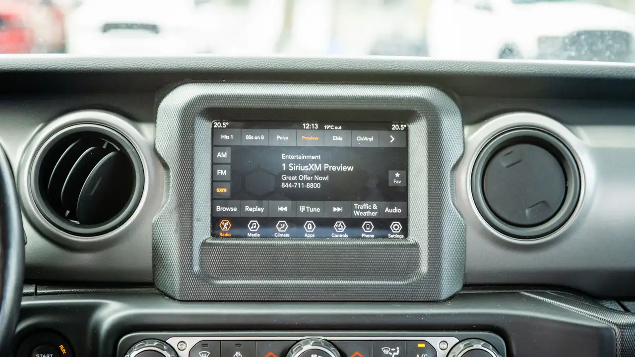 Jeep Wrangler - Image 19