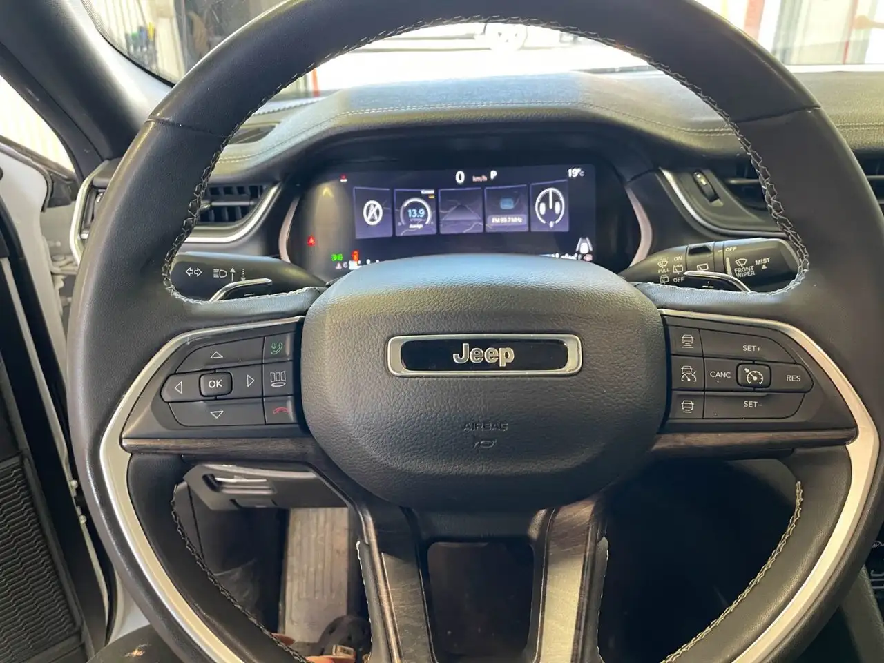 Jeep Grand Cherokee - Image 17