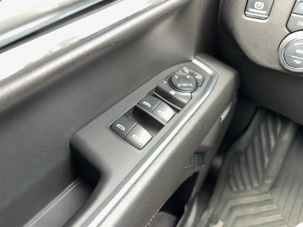 Chevrolet Silverado 1500 - Image 7