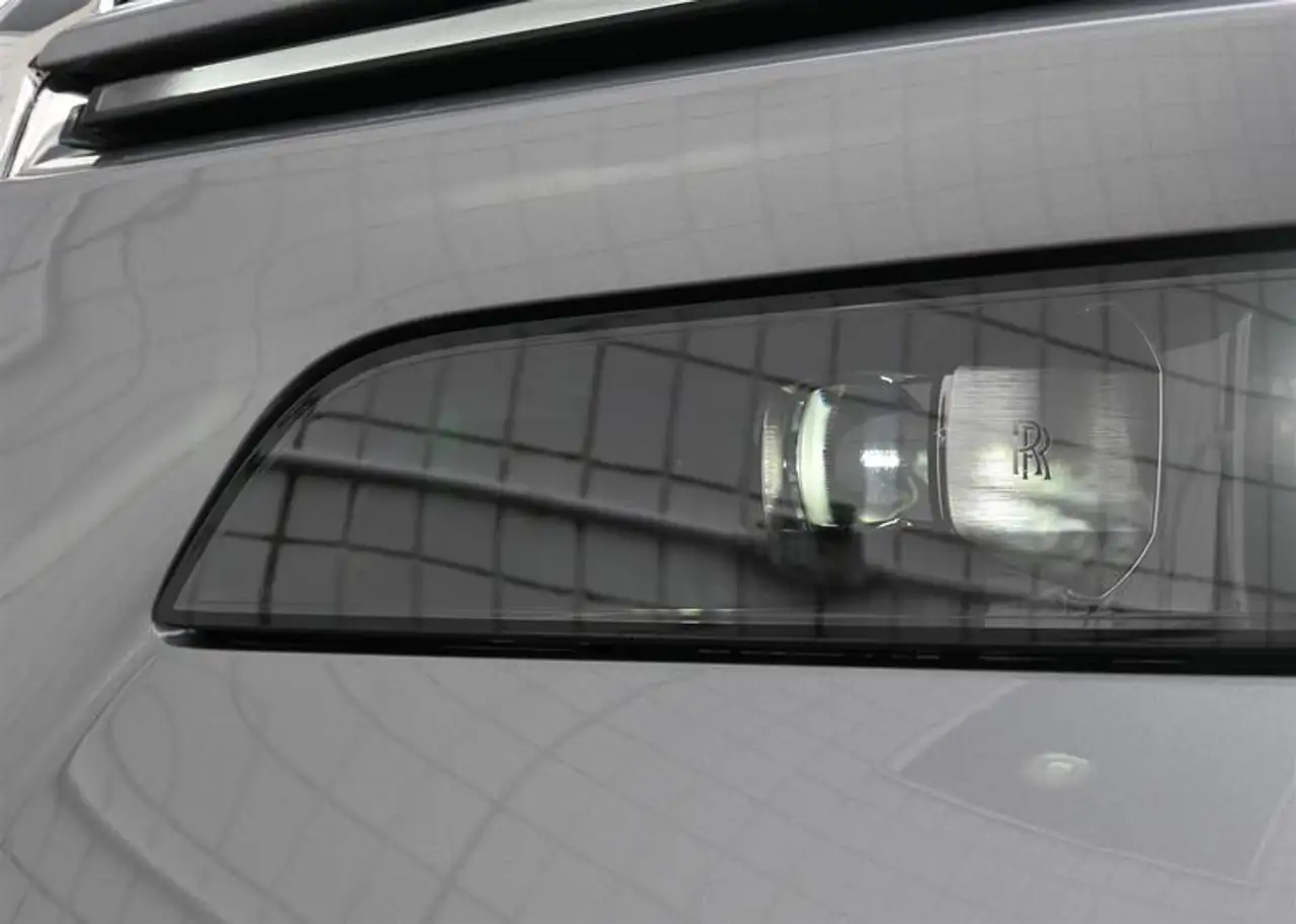 Rolls-Royce Spectre - Image 14
