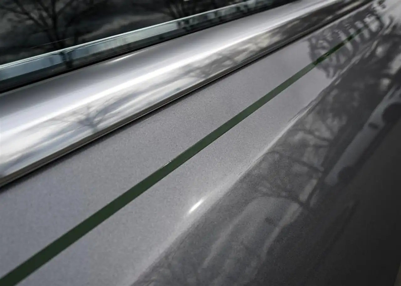 Rolls-Royce Spectre - Image 13