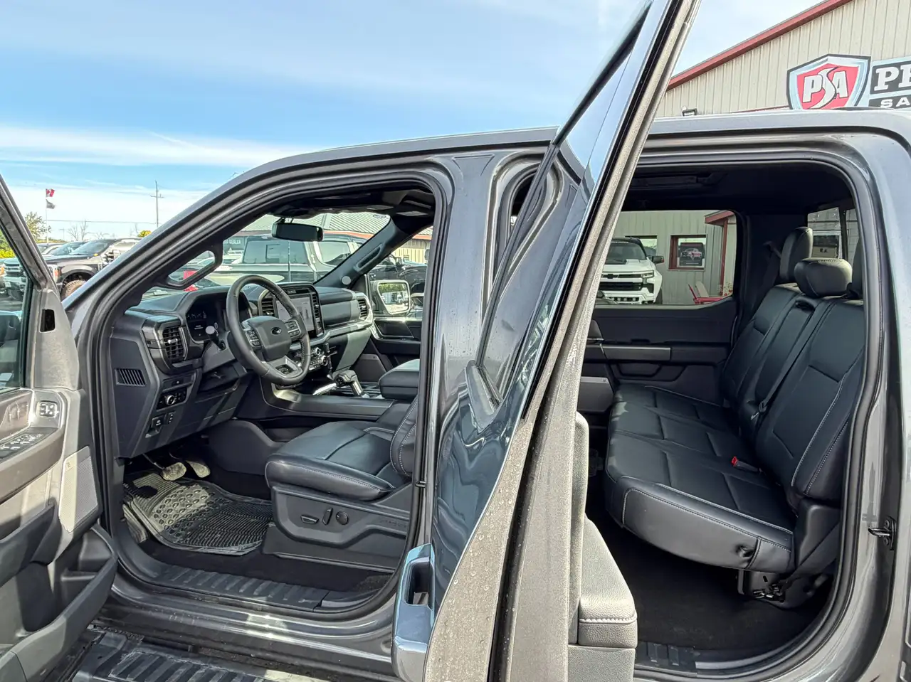 Ford F-150 - Image 12