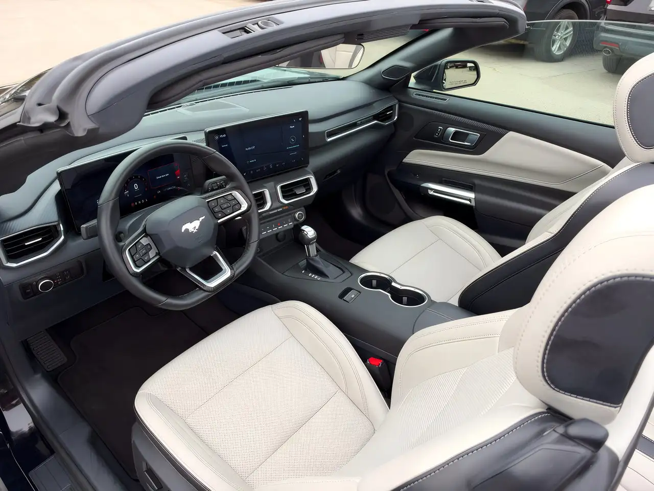 Ford Mustang - Image 14