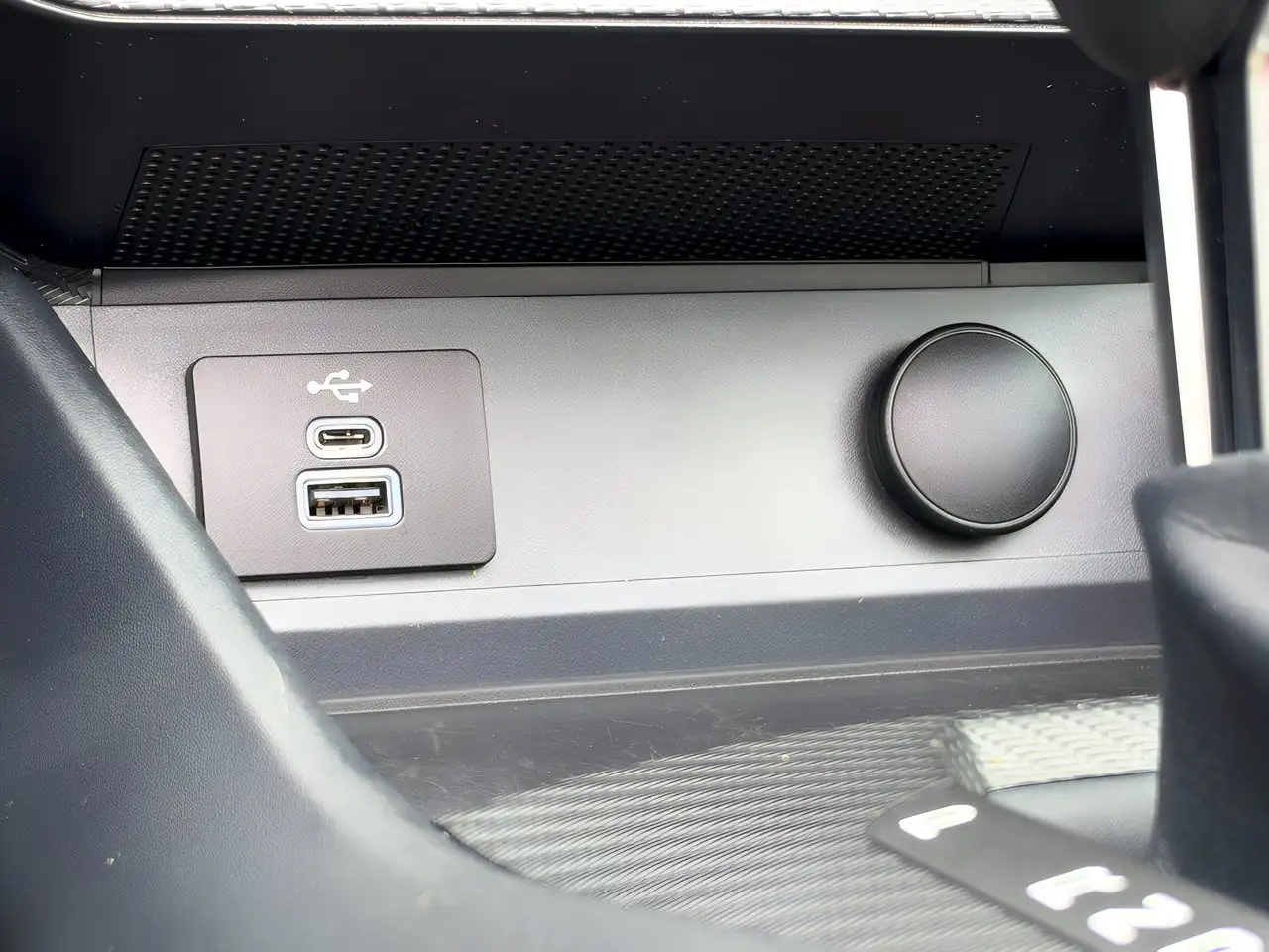 Ford Mustang - Image 27