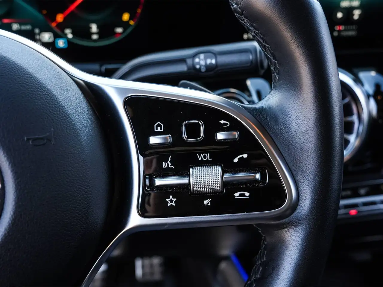 Mercedes-Benz GLA - Image 18