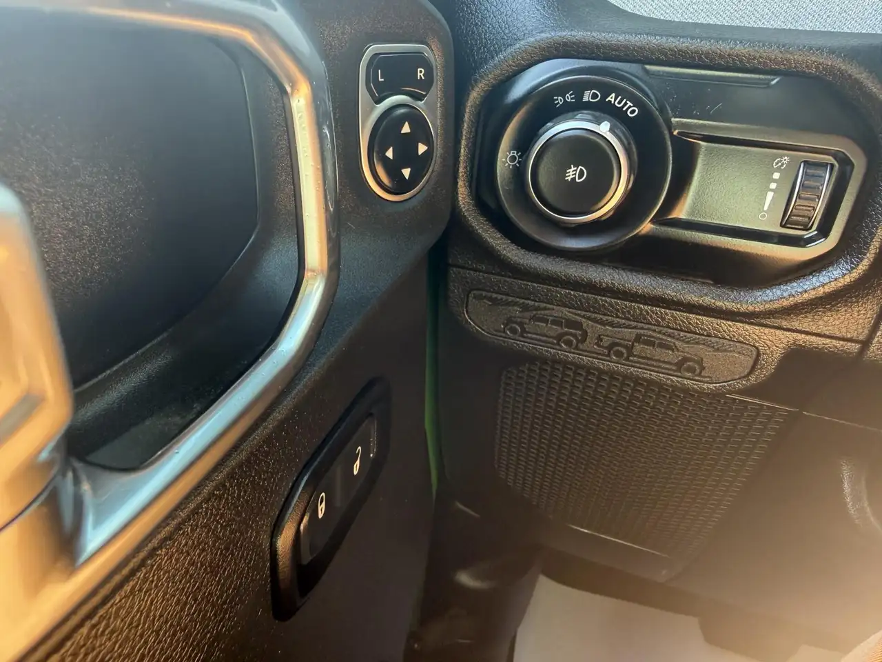 Jeep Wrangler - Image 11
