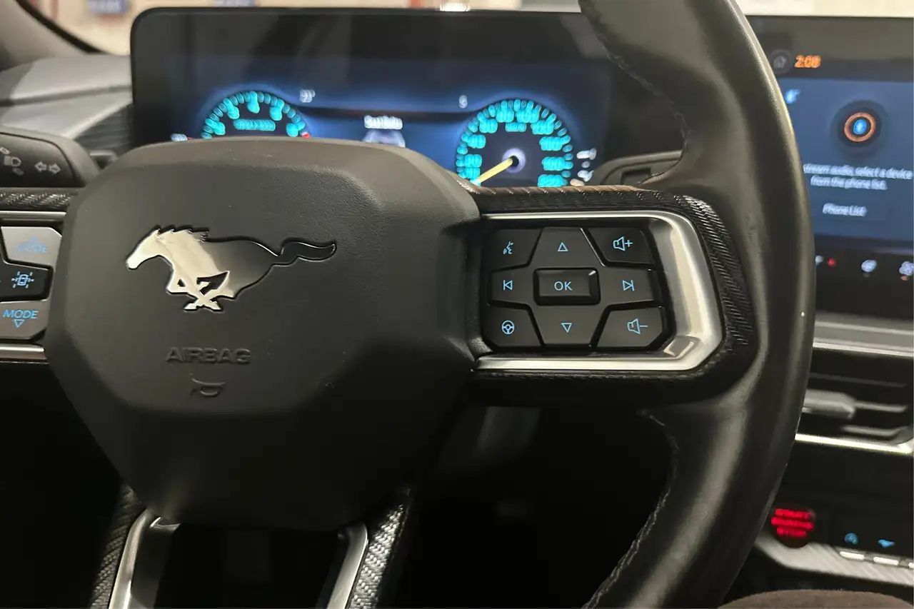 Ford Mustang - Image 23