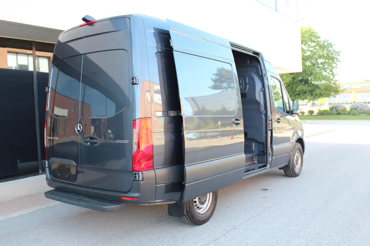 Mercedes-Benz Sprinter - Image 21