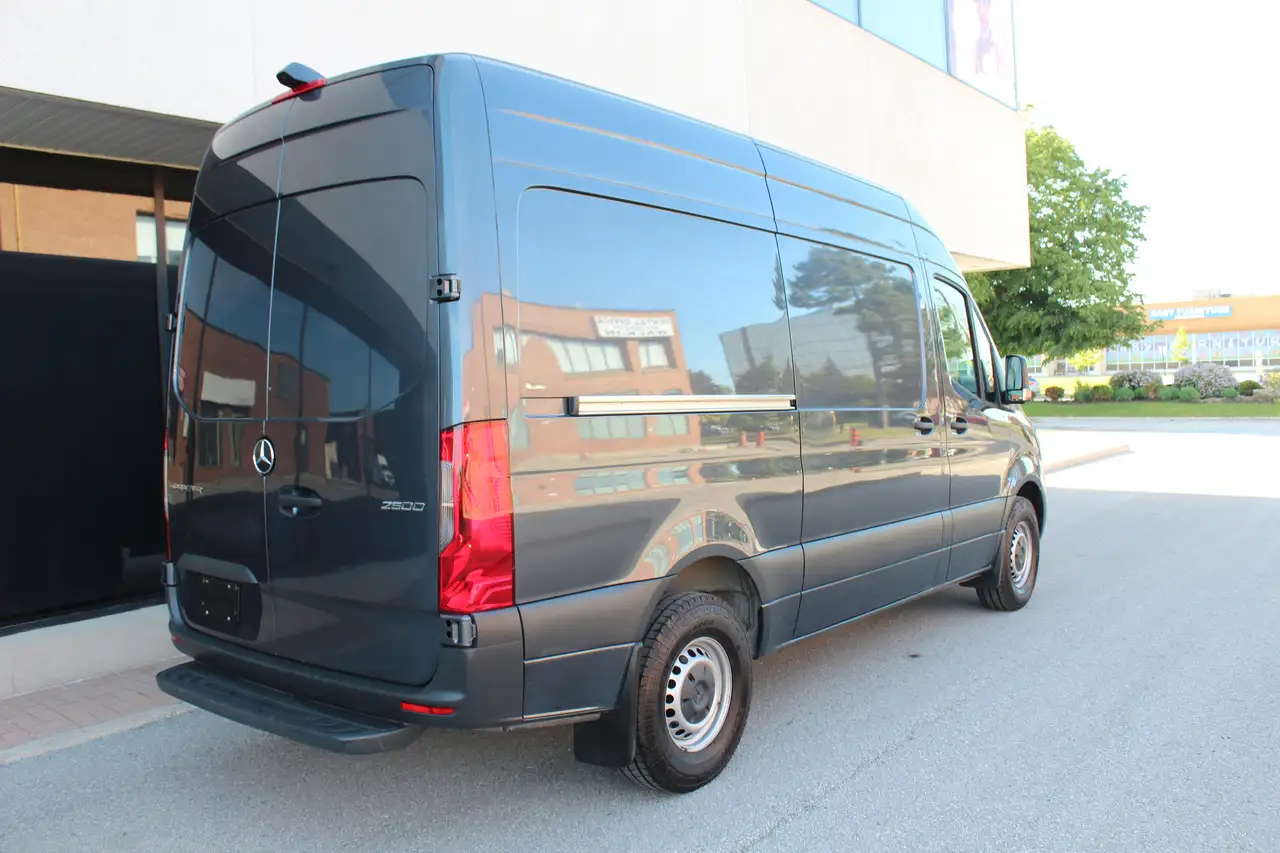 Mercedes-Benz Sprinter - Image 17