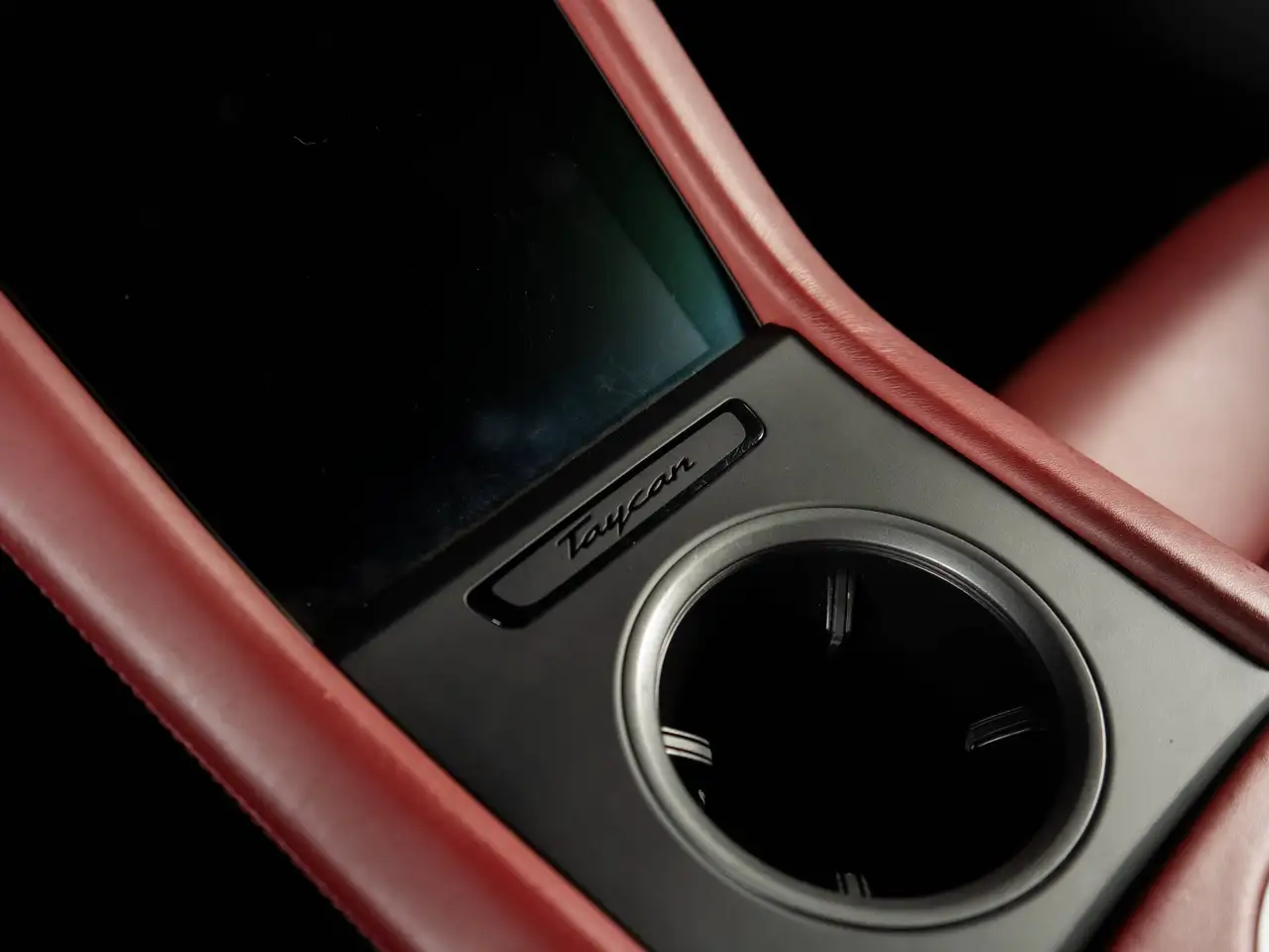 Porsche Taycan - Image 19
