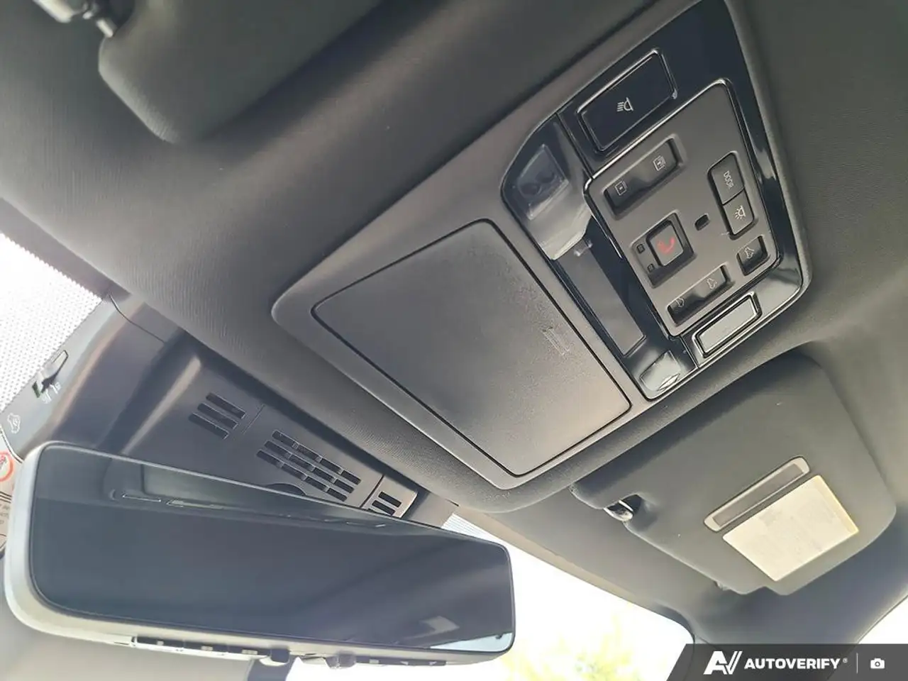 Lexus TX - Image 21