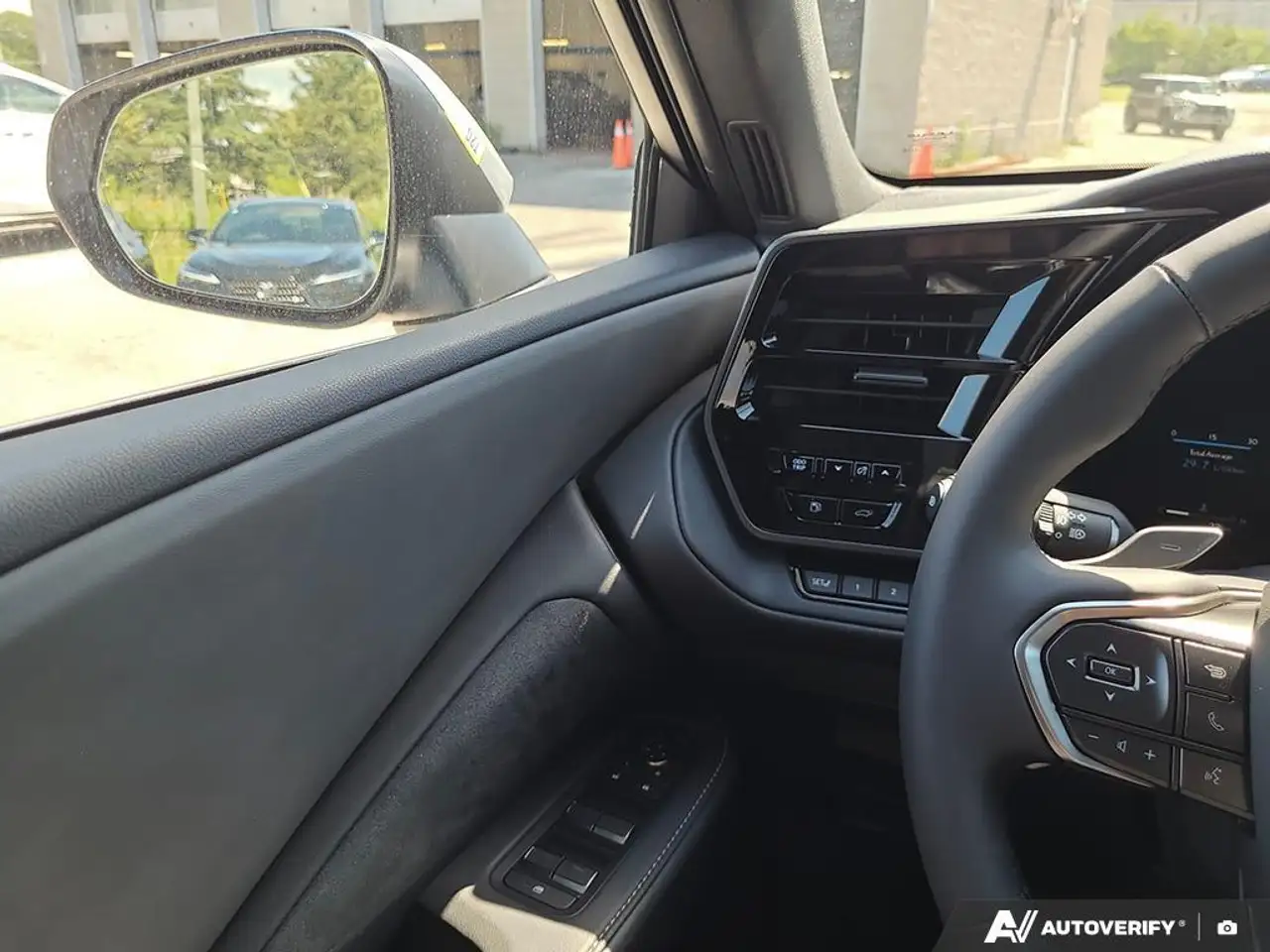 Lexus TX - Image 18