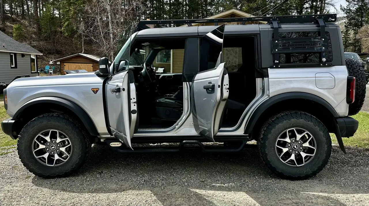 Ford Bronco - Image 9