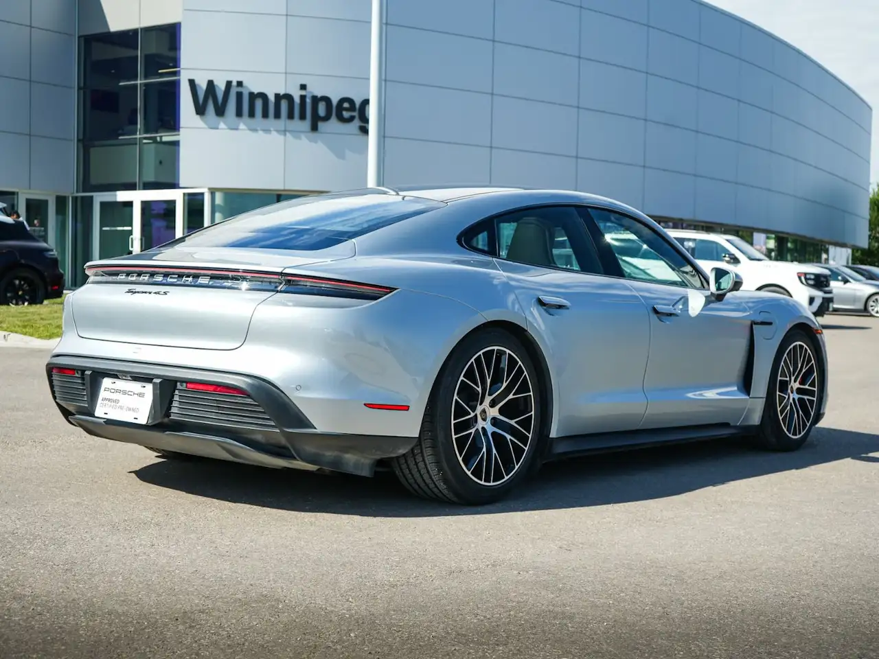Porsche Taycan - Image 7