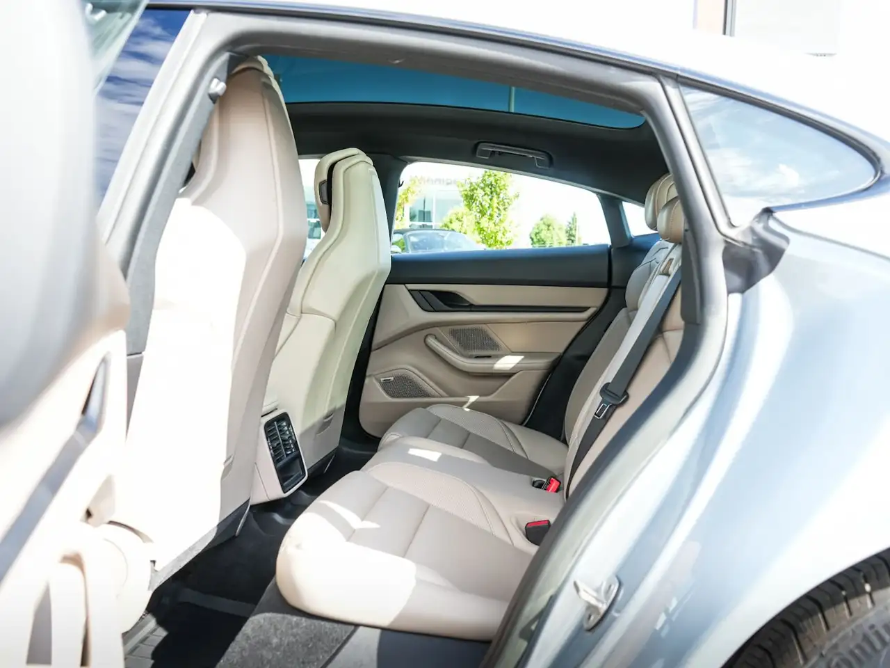 Porsche Taycan - Image 24