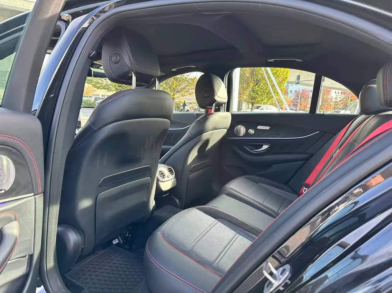 Mercedes-Benz E-Class - Image 14