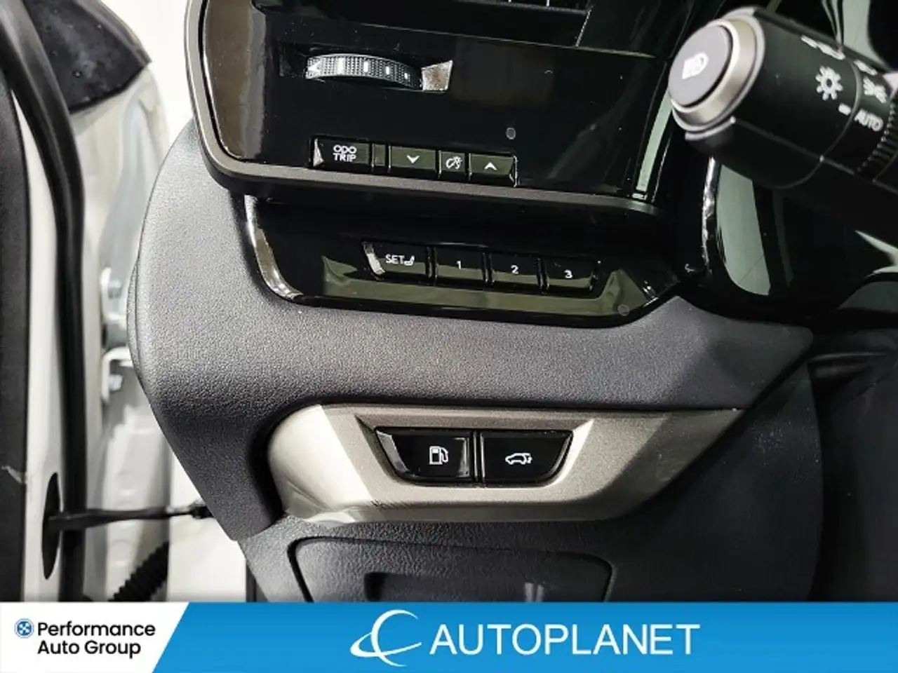 Lexus RX - Image 35