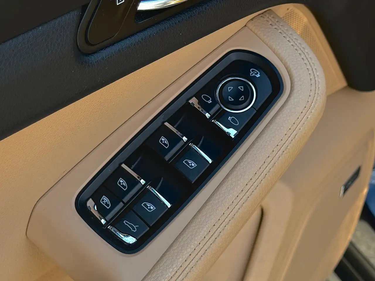 Porsche Macan - Image 21