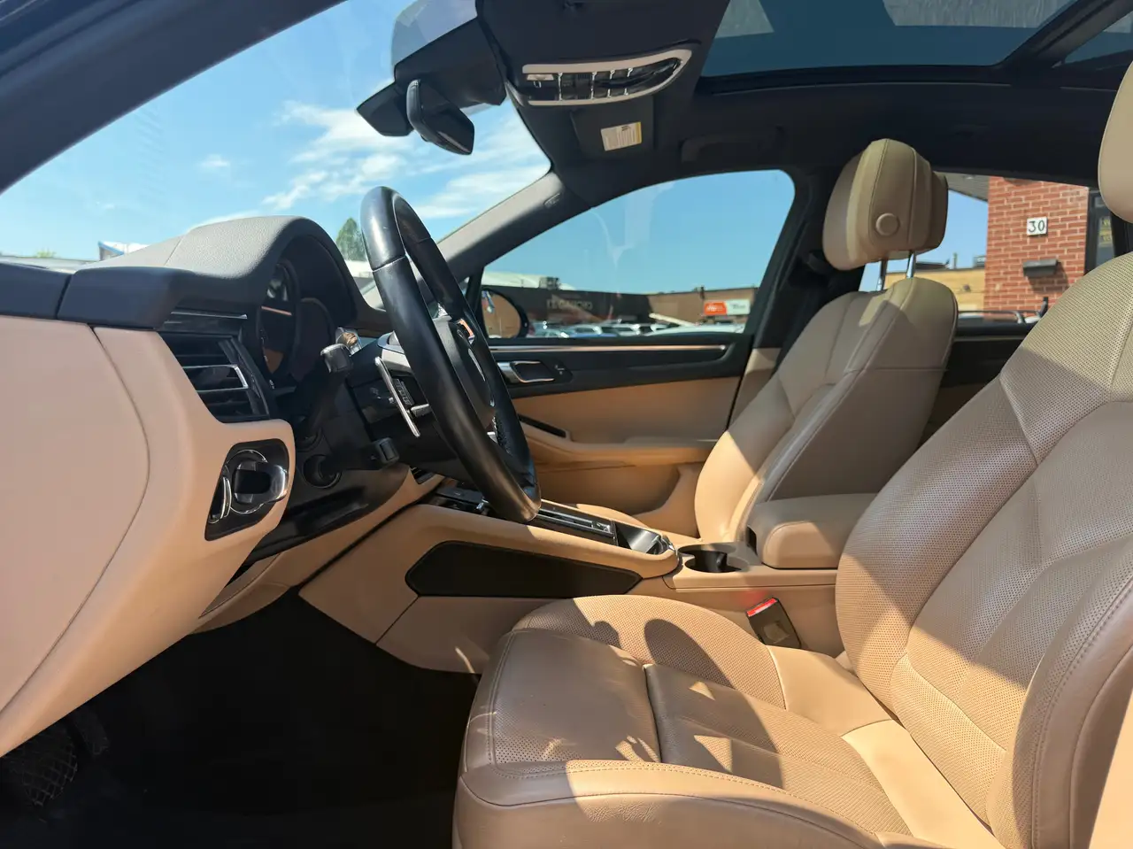 Porsche Macan - Image 24