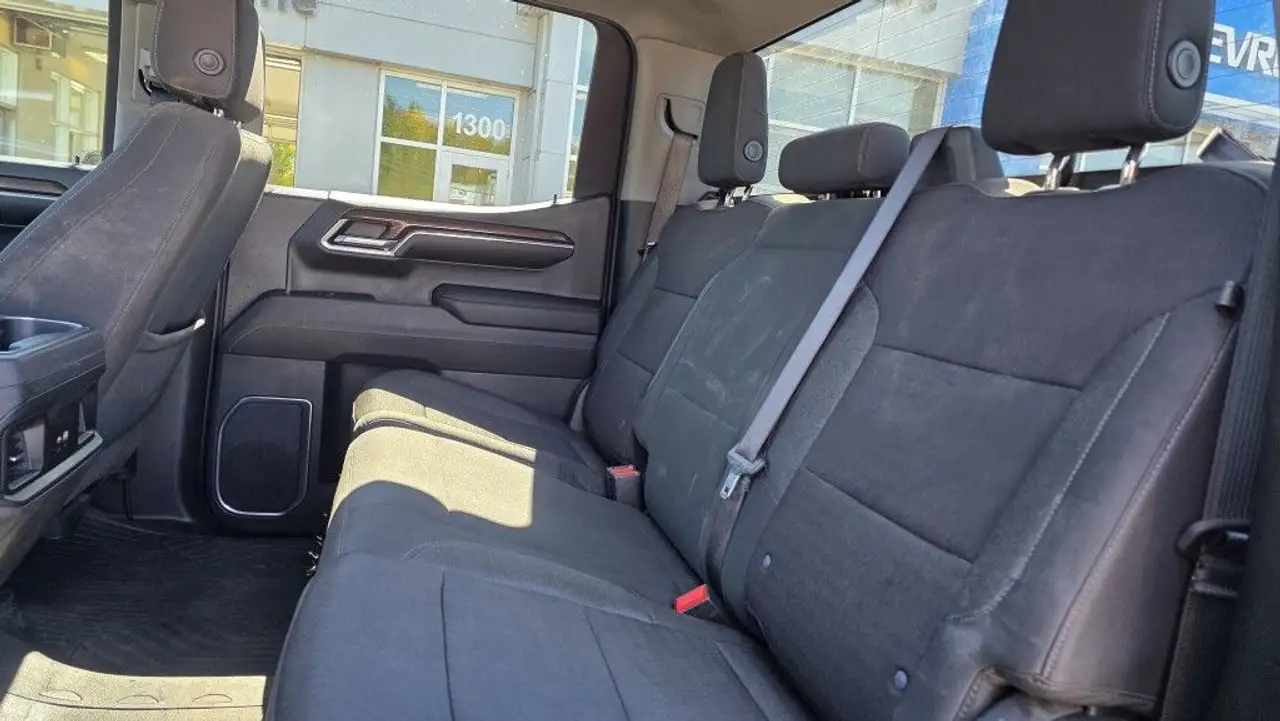 Chevrolet Silverado 1500 - Image 17