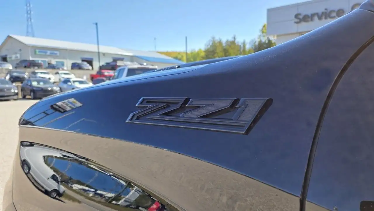 Chevrolet Silverado 1500 - Image 14
