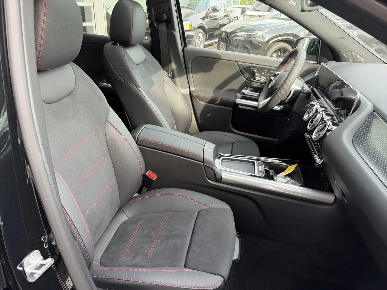 Mercedes-Benz GLA - Image 34