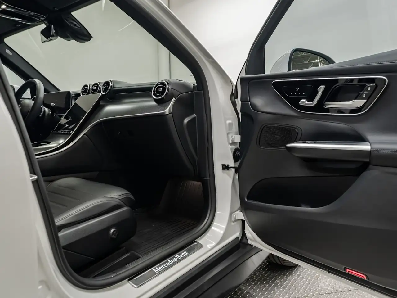 Mercedes-Benz GLC - Image 22