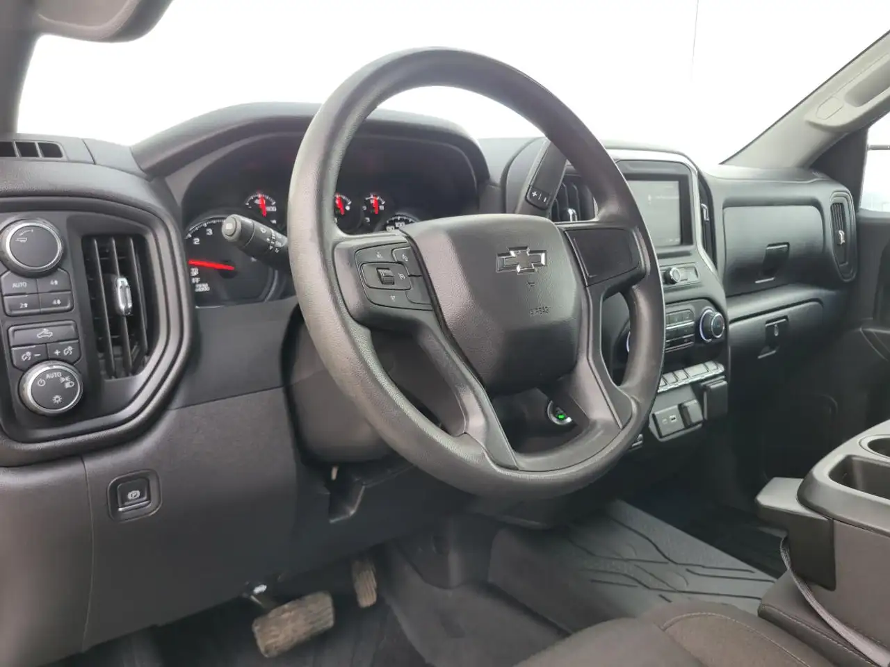 Chevrolet Silverado 1500 - Image 13