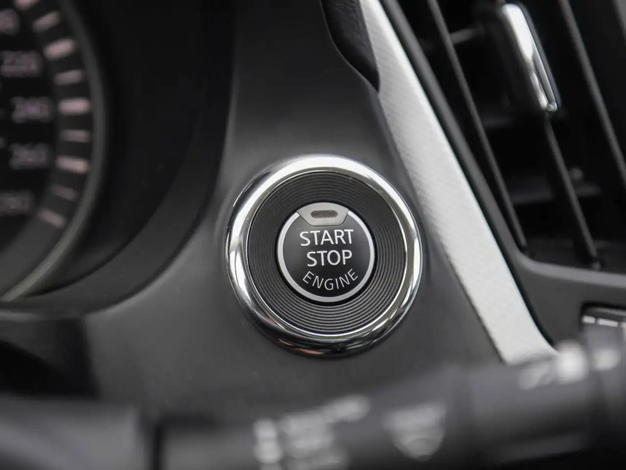 Infiniti Q50 - Image 32