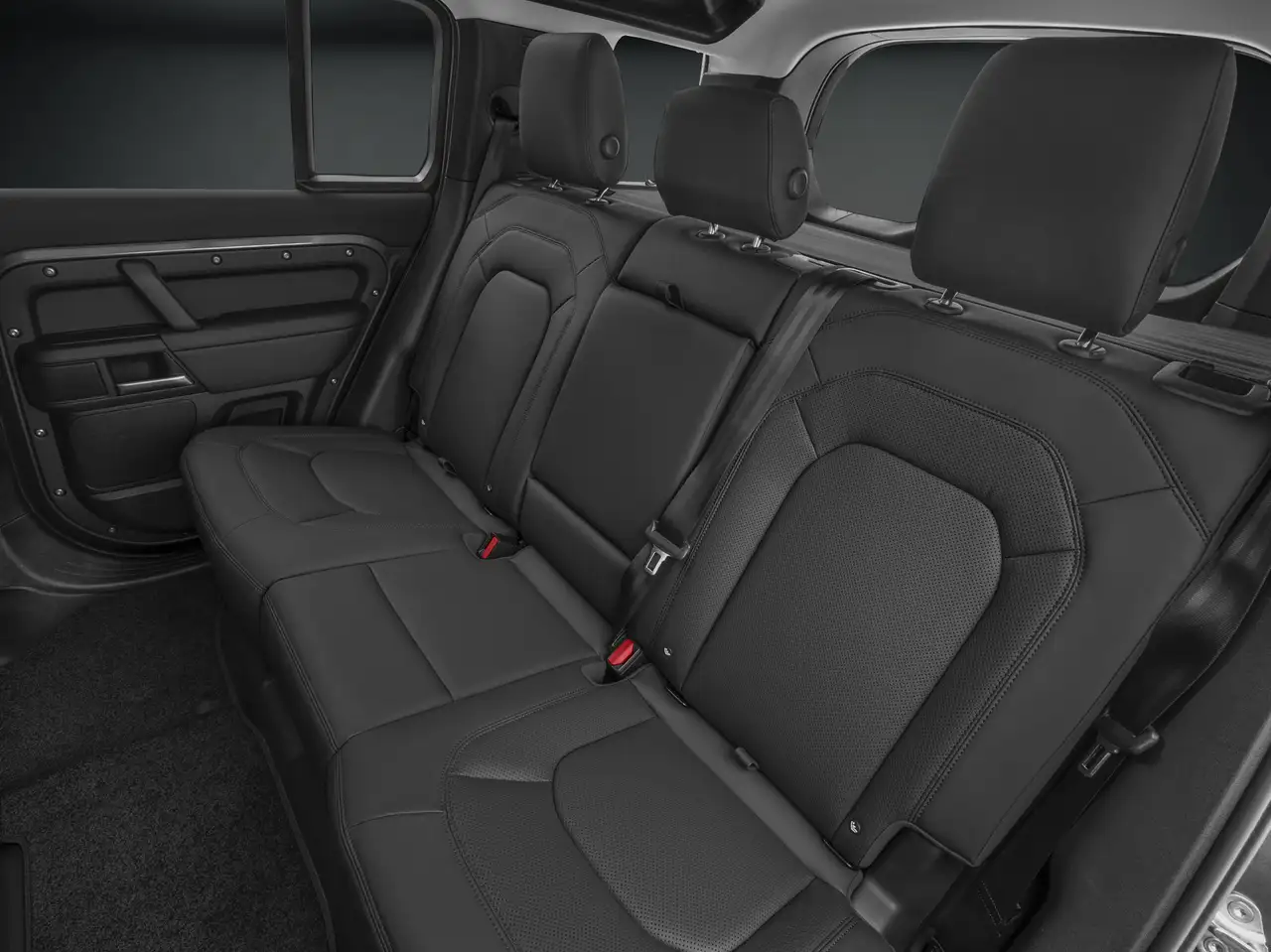 Land Rover Defender - Image 9