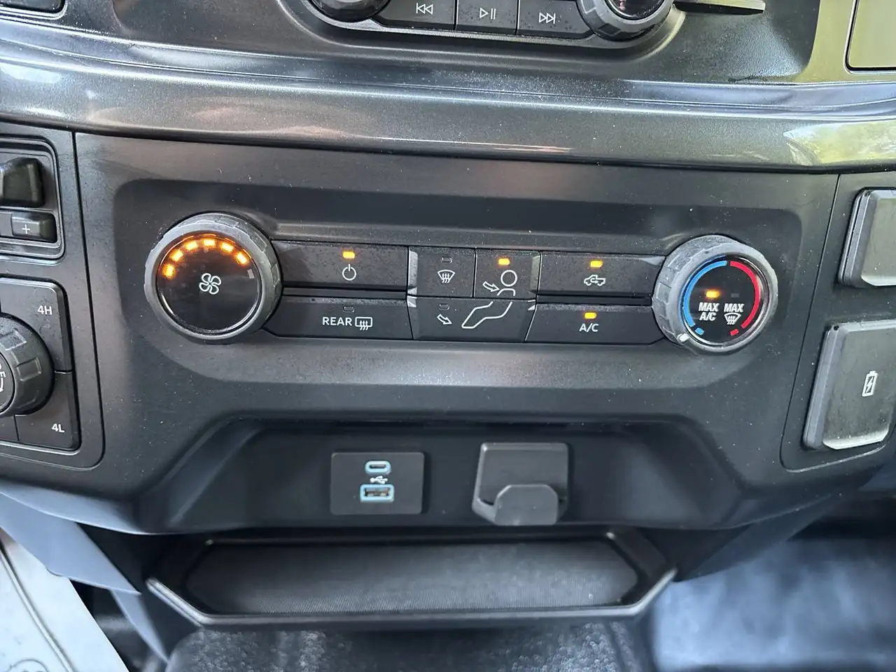 Ford F-150 - Image 22