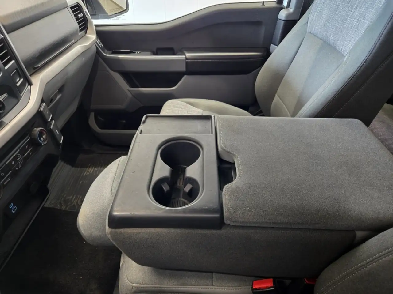 Ford F-150 - Image 27