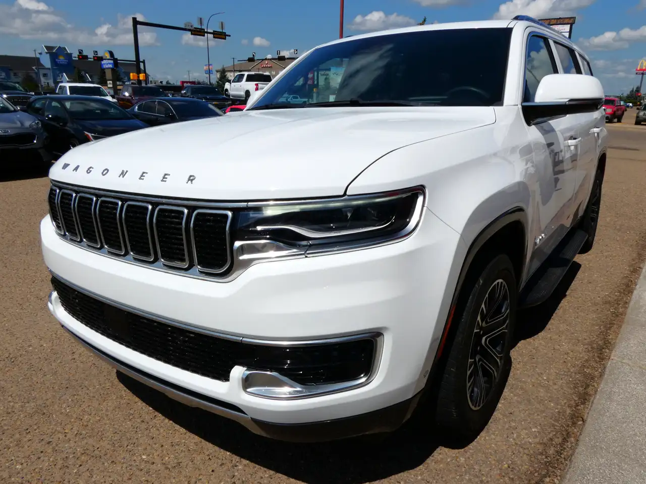 Jeep Wagoneer - Image 8