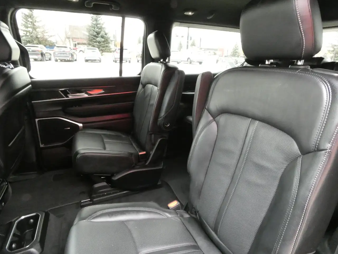 Jeep Wagoneer - Image 12