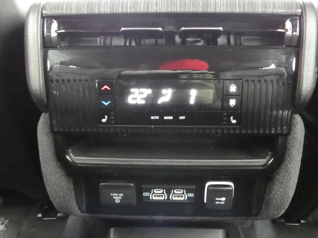 Jeep Wagoneer - Image 14